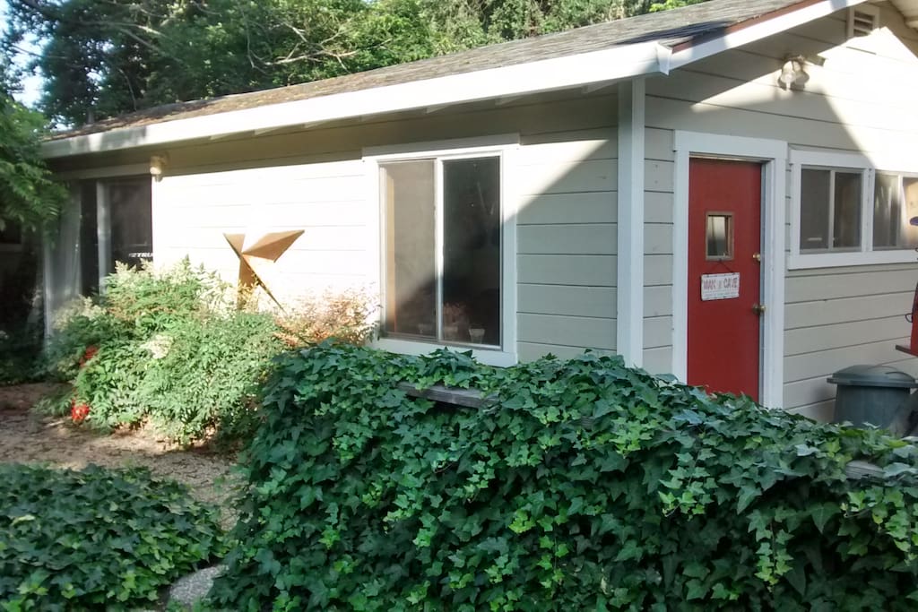 Guesthouse exterior, up close