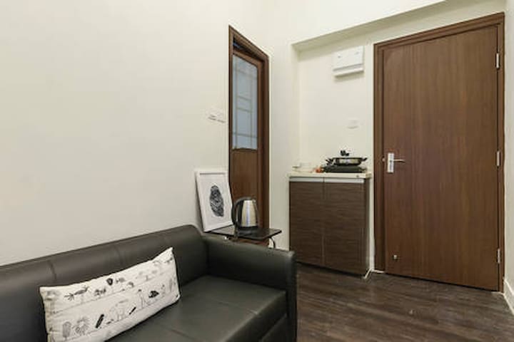 1 min Causeway Bay MTR! 1BR apartment 3ppl