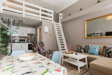 Studio 2nd Flr + Loft Bed + TV + WIFI O'Connell St