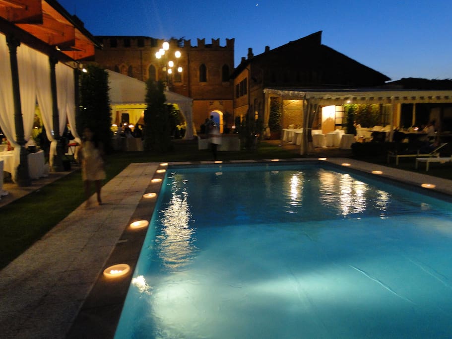 Piscina illuminata