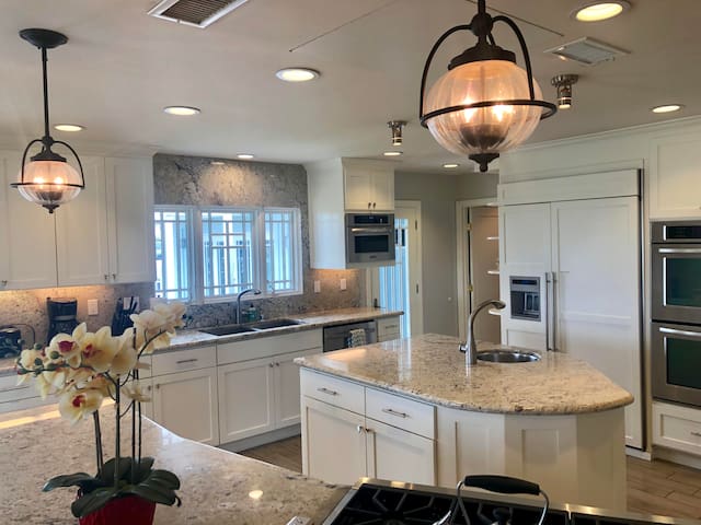 Dolphin Watch Beach House gallery image 2