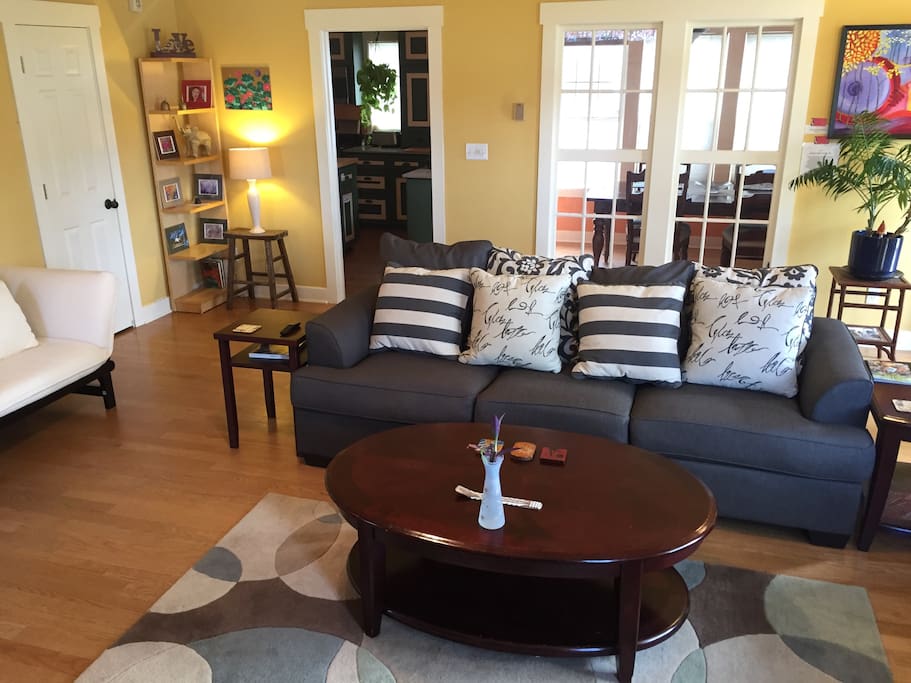Super chill living room (additional seating available)