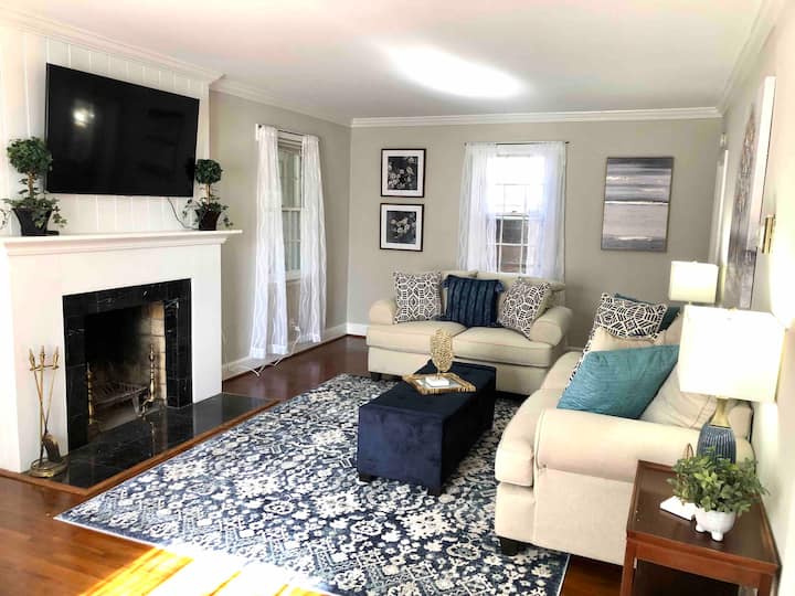 Magnolia Manor 4 Bedrooms , 2 Baths Cheerful House - Newport News, VA
