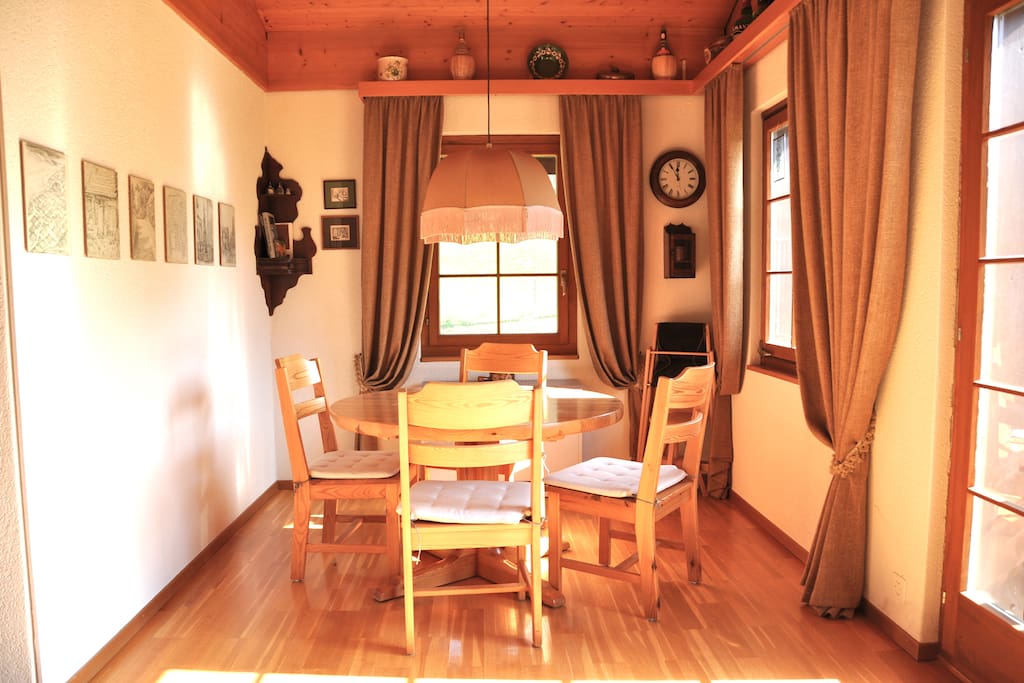 Der Essbereich / dining area
