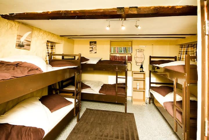 إحدى غرف النوم المكونة من 8 أشخاص