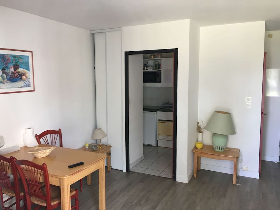 Salon(3couchages) +cuisine équipée