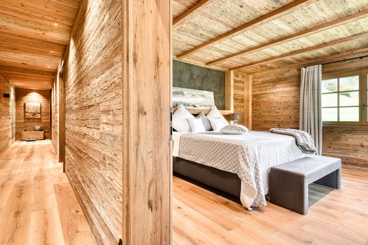 3er dormitorio con cama matrimonial; se ubica en el segundo piso