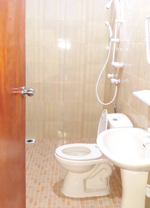 Simple and clean bath room