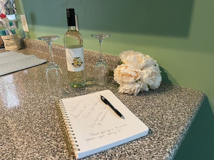 Adorable 3br/2ba W/ Garage 2min walk ECU Health Houses for Rent in