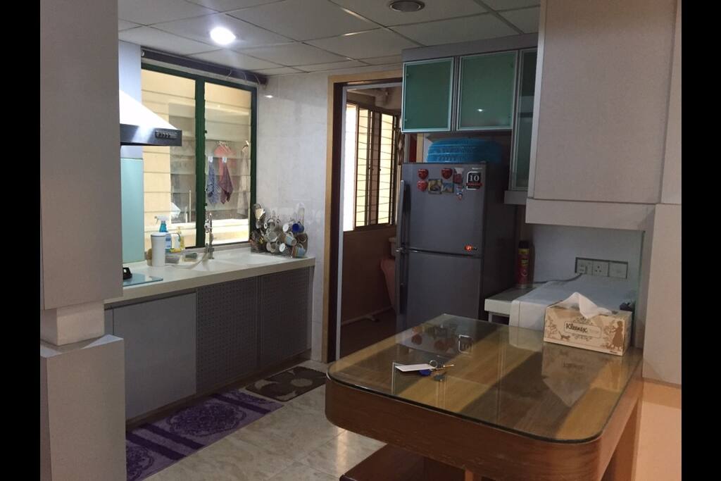Full kitchen amenities