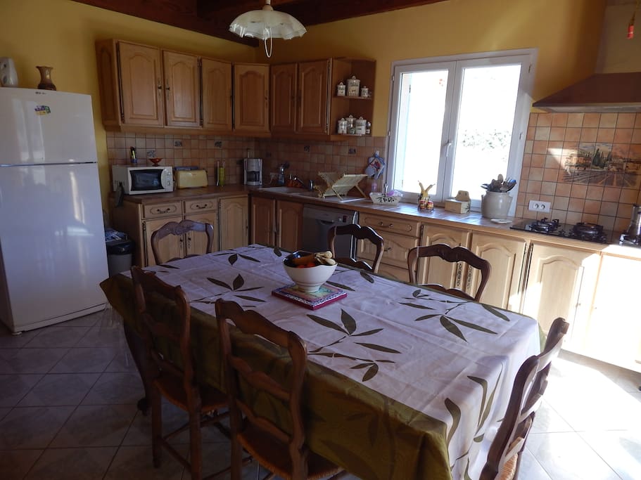 Cuisine spacieuse et fonctionnelle