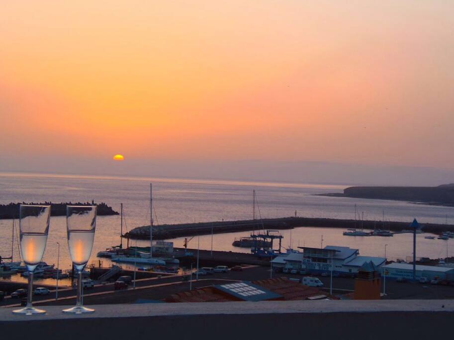Ausblick über den Hafen von Morro Jable Richtung Gran Canaria