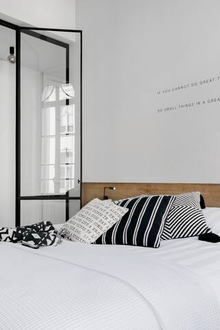 Luxury and charming apartment, with terrace and view over towers of Ghent. gallery image 2