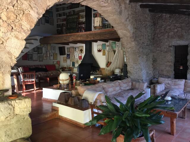 Antiguo pajar rehabilitado en Viladamat – gallery image 2