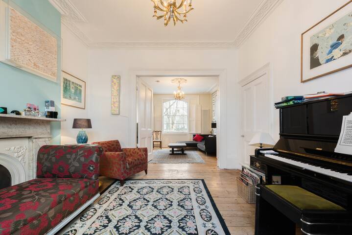 4 bed home in Islington London on historic square gallery image 2