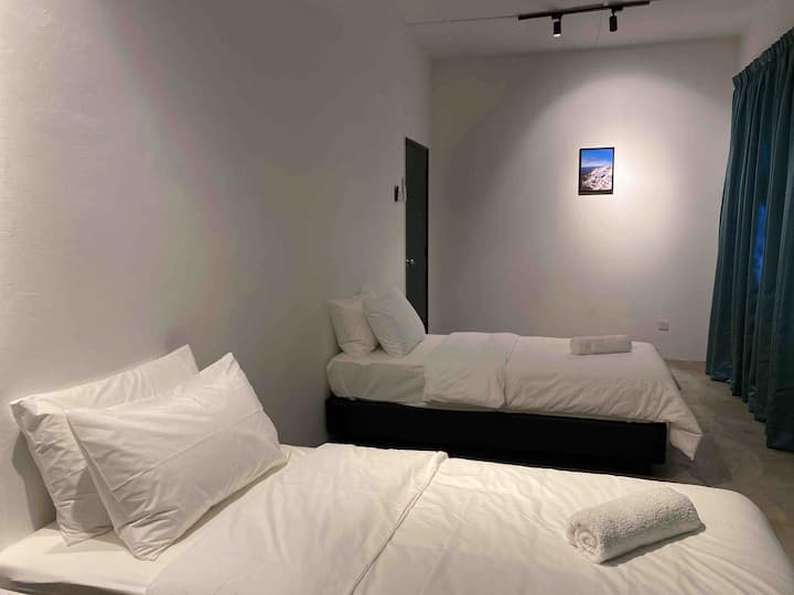 Bedroom 6 offers 2 single beds