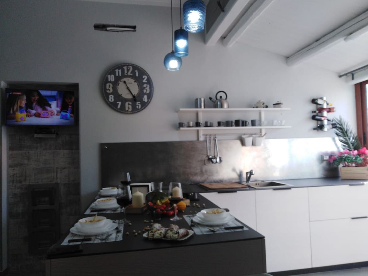Top Airbnb: A stone's throw from the castle, veranda with a sea view a Castellammare Del Golfo