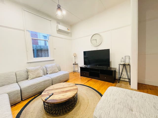 D114 Victorian Central Stay 3 bedrooms sleeps 13