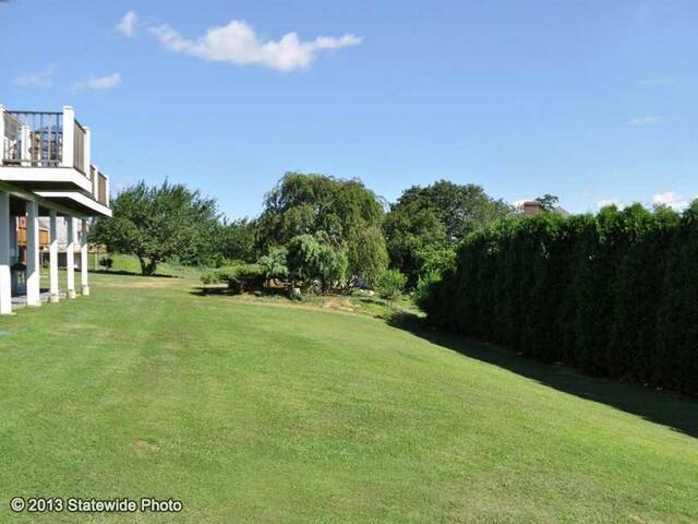 Designer Home Minutes from Newport Polo & Winery gallery image 3