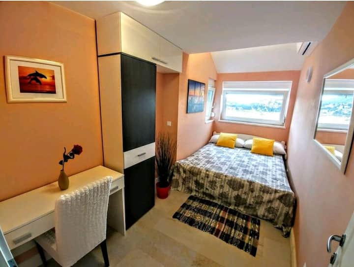 Spavaća soba na Floridi, prva etaža, bračni krevet..