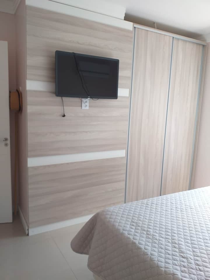 卧室1 ，配有一张双人床和额外的床垫……