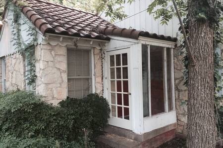 1-Private entry by Bishop Arts, peacocks, downtown