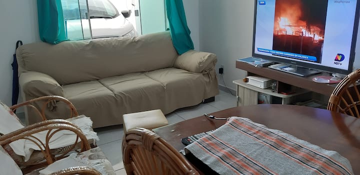 Área común donde los huéspedes y los anfitriones pueden ver la televisión