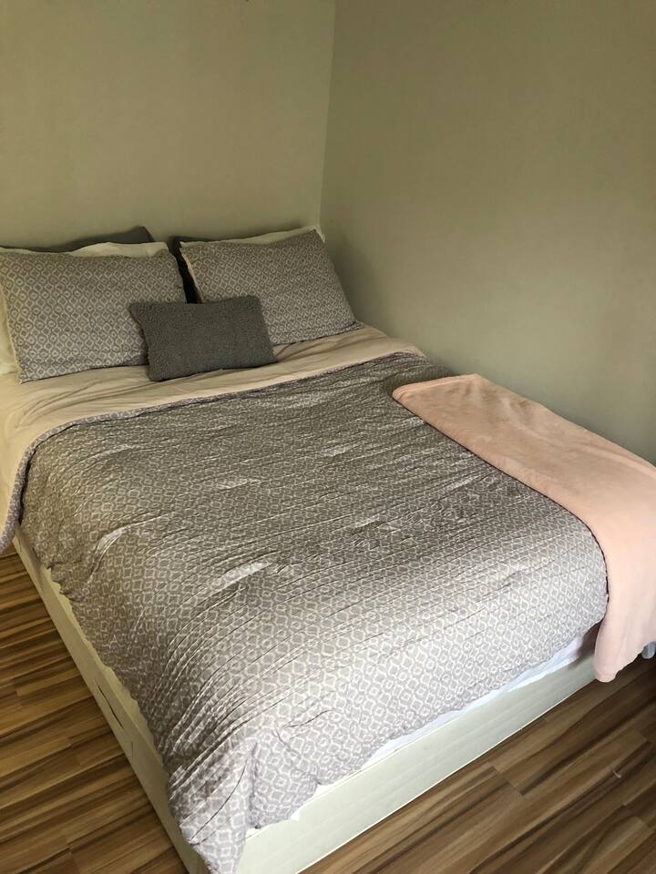 Fully Furnished 2 beds apartment with view to NYC