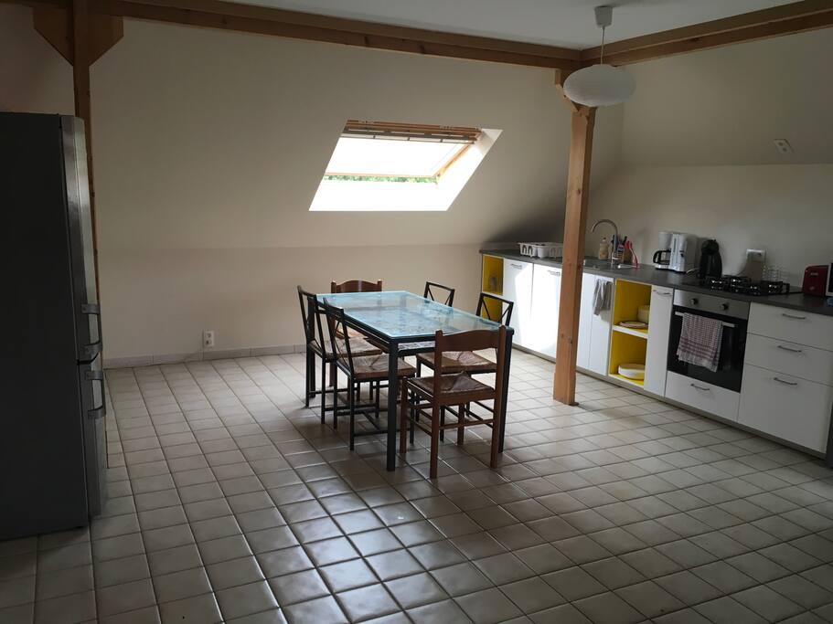 Cuisine équipée, commune aux 4 chambres.