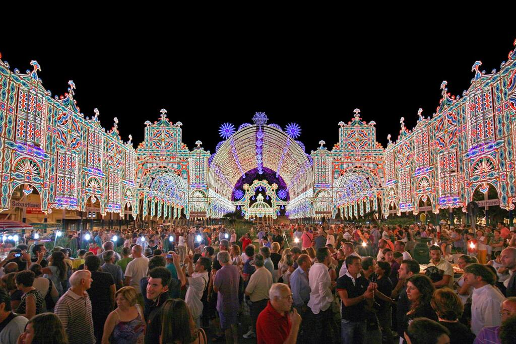 Scorrano, la capitale mondiale delle luminarie