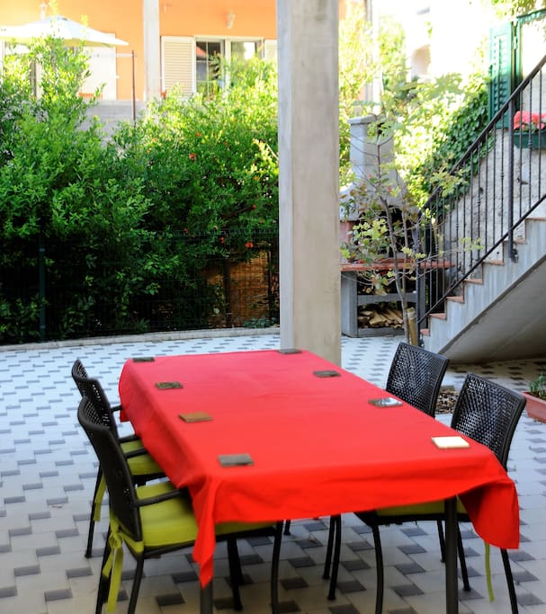 Sailor - front patio - breakfast al fresco...or ... glass of vino