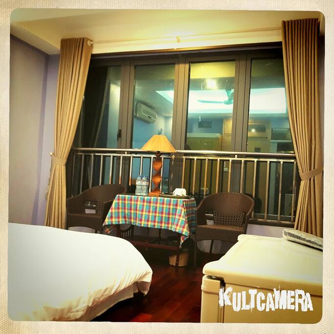 We offer you a quiet and comfortable rest. The windows are very spacious and there is always fresh air in the room. You can open the windows without being bothered by mosquitoes and insects because we have installed a mosquito net. The floor is paved with wood feeling warm. Private toilets are located in the room along with clean towels