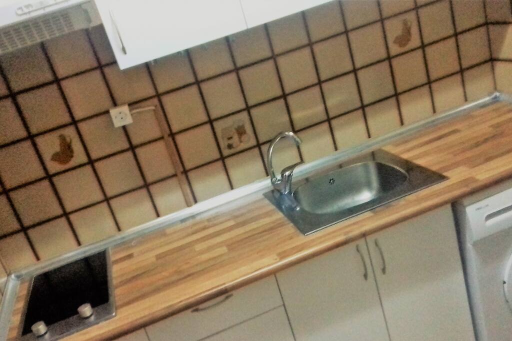 Kitchen & Laundry- Cocina & Lavadora