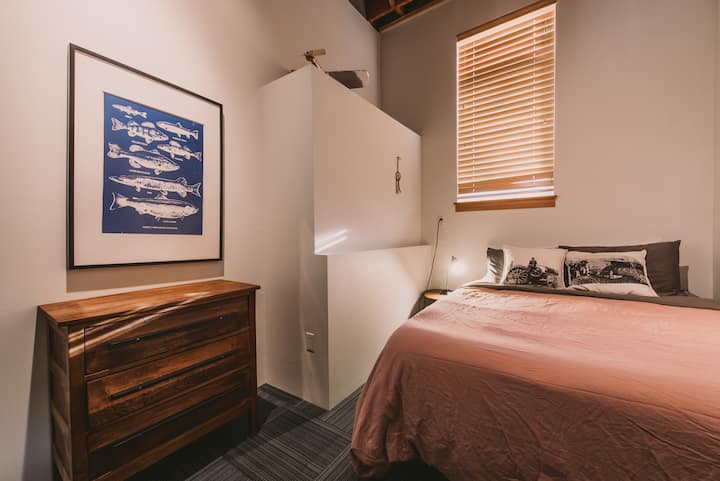 Second bedroom on main floor with queen bed