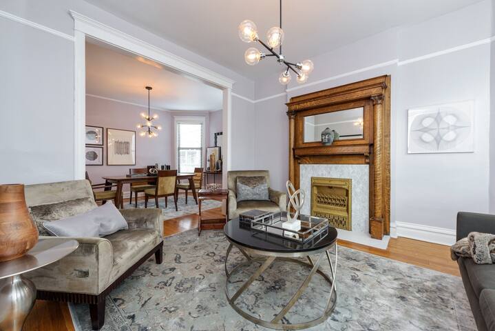 Beautiful Home, Great for Groups, by Wrigley+CTA !