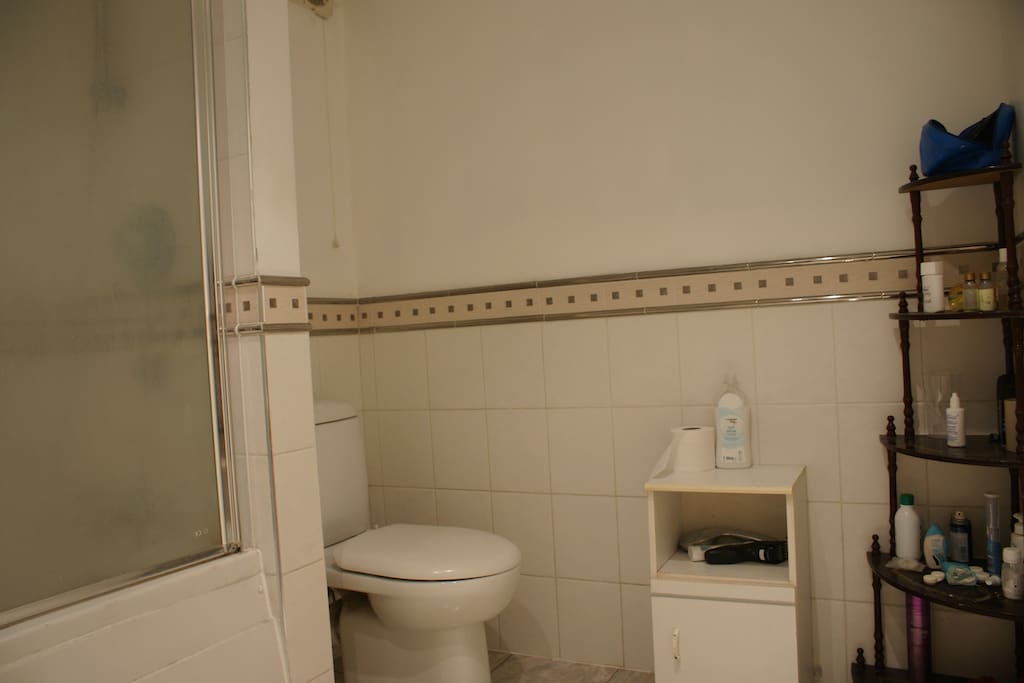 Bathroom Image 2