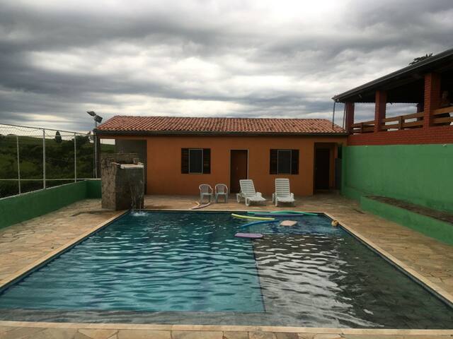 Chácara com Piscina e Quadra de Futebol iluminada
