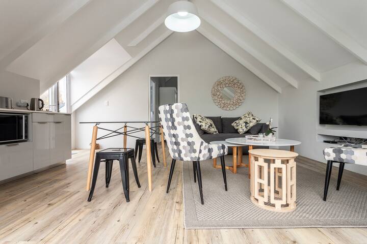 Family home & Modern Studio in Southern Suburbs gallery image 5