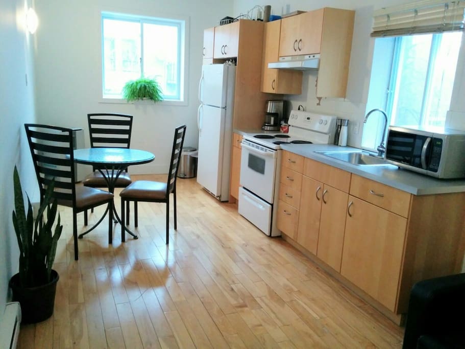 Kitchen & Dining area