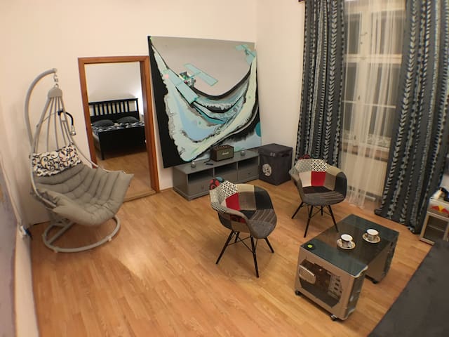 Quiet Stylish Central Apt (directly in the Centre)