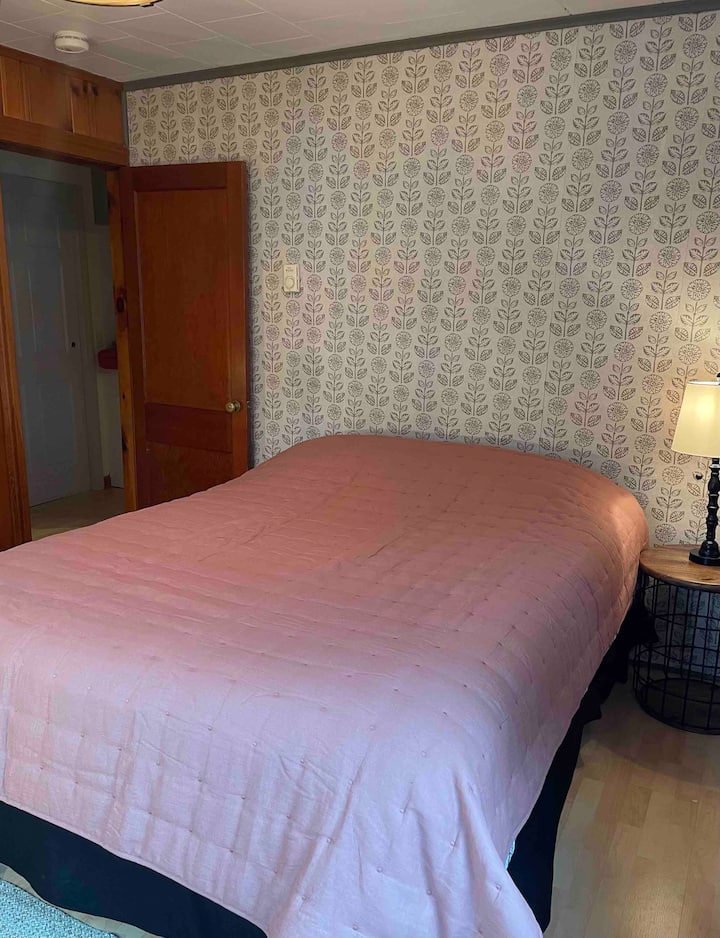 ห้องนอนชั้นสองเตียงควีนไซส์