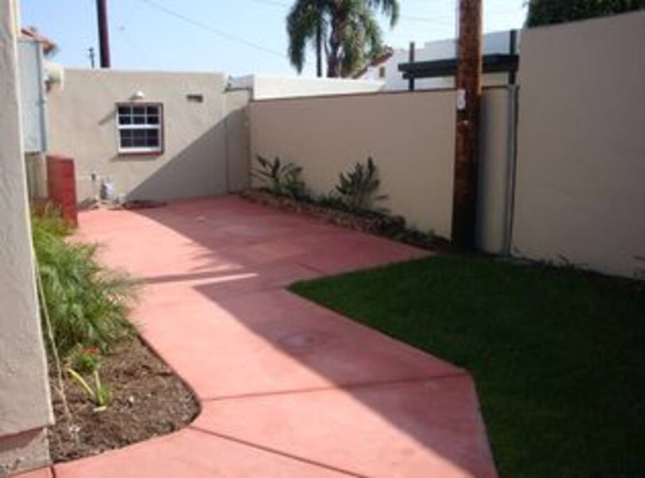 Secluded Back Patio Area for chilling!