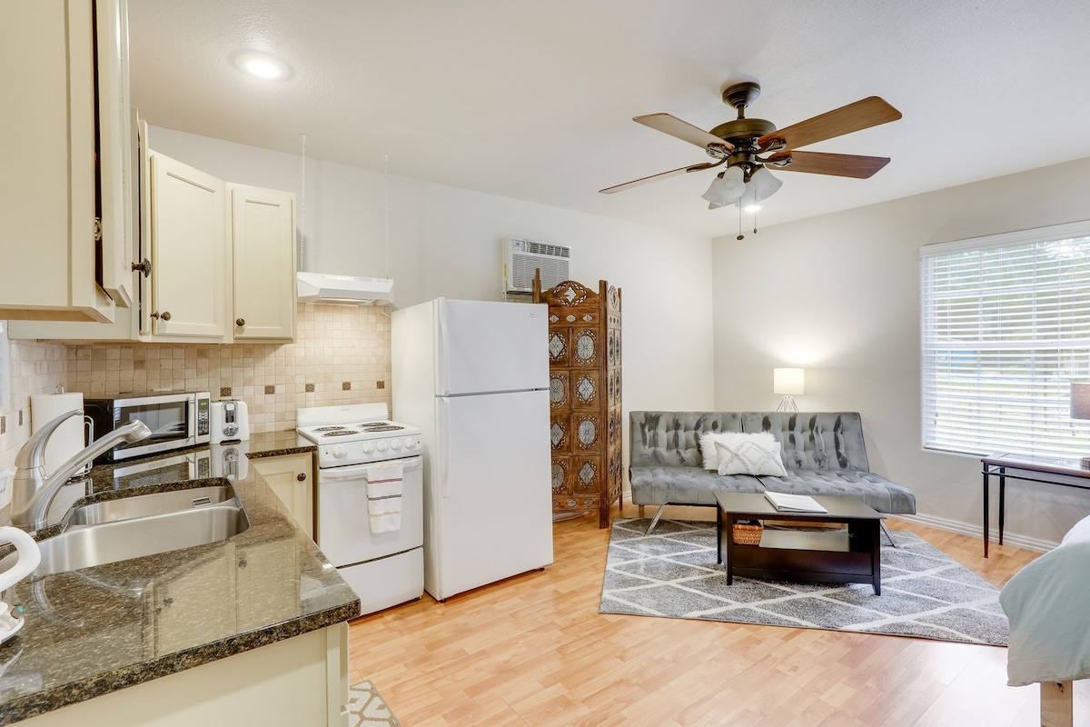 ★Cottage 4 - Great for Exploring SoCo-SLEEPS 4! ★