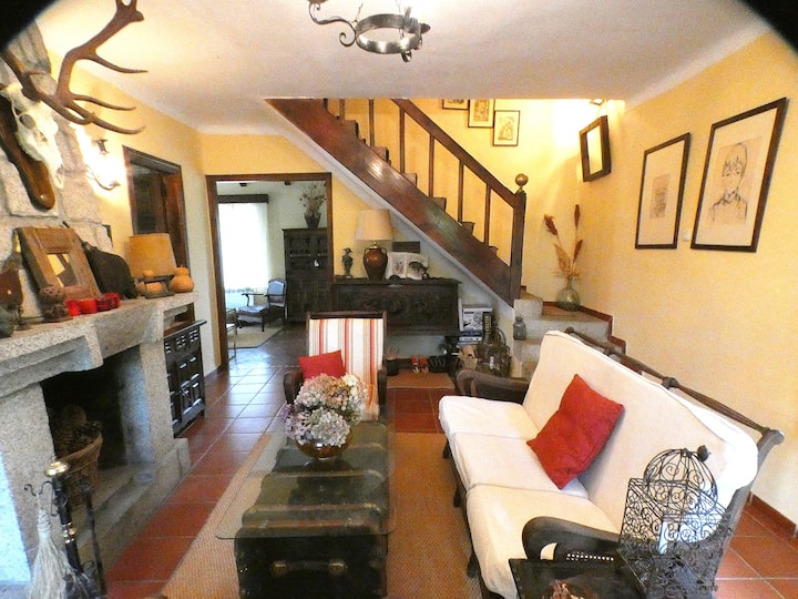 Chalet Rústico Con Encanto Y Jardín Fabuloso - Miraflores de la Sierra