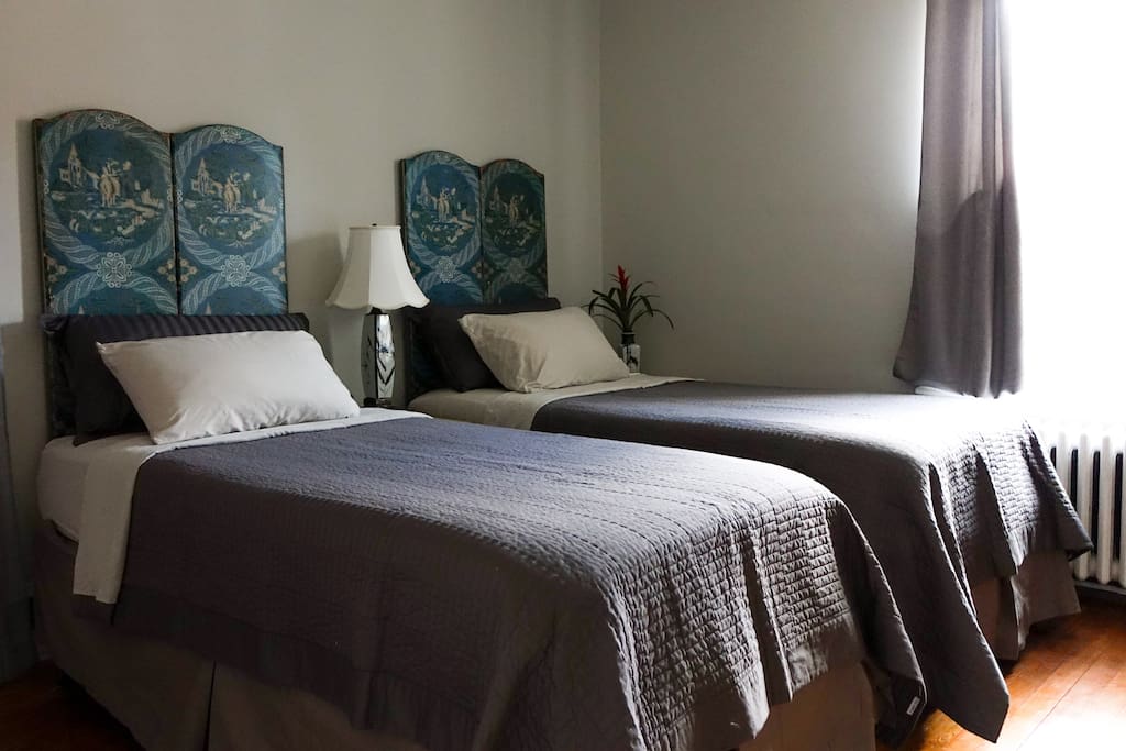 Dragon's Room: Extra Long Single beds (can be set up as a King as well)