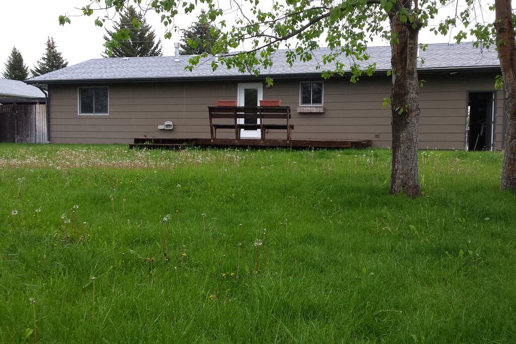 This is the backyard. Pets welcome!