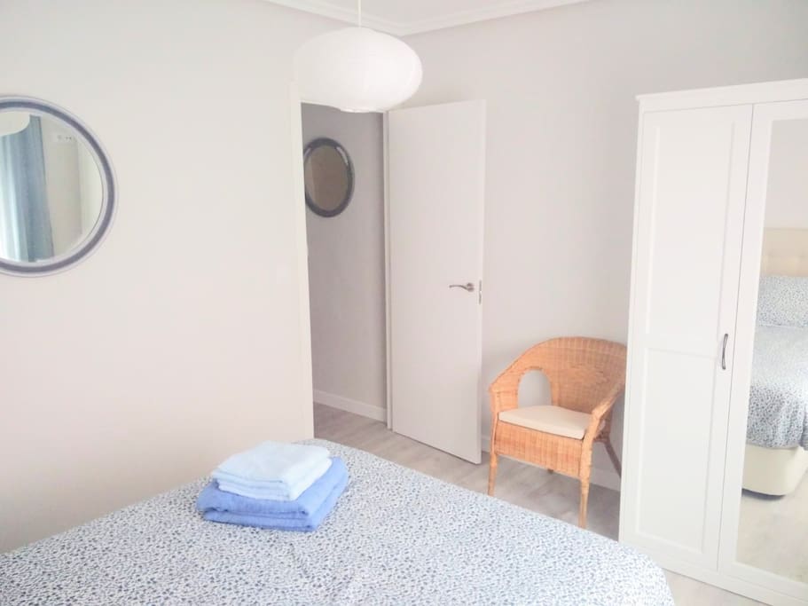Habitación 1 / Bedroom 1