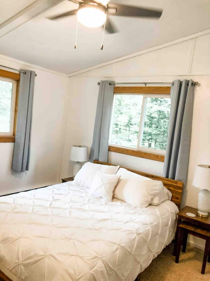 Ovenpå soveværelse med queensize- 