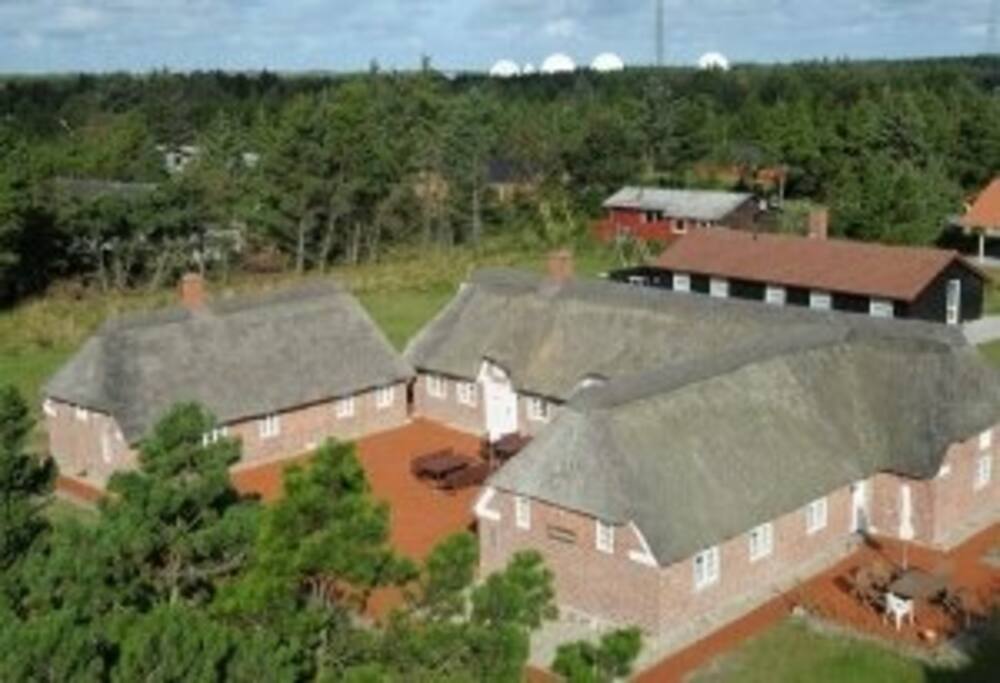 Hele sommerhuset med fire lejligheder