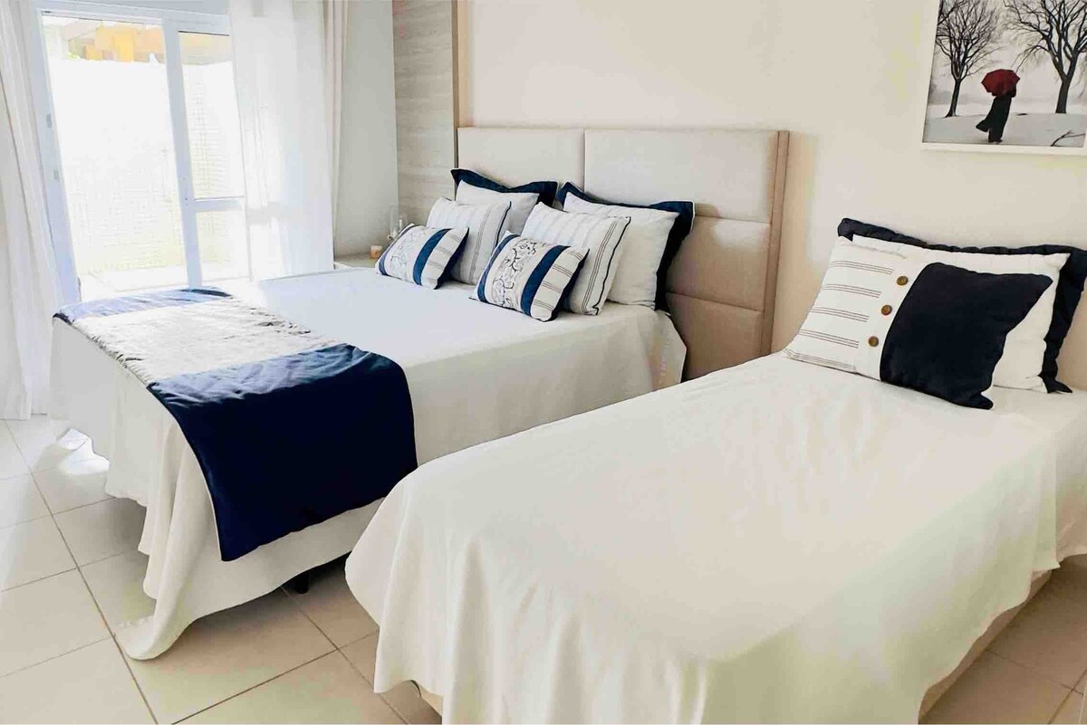 يقع الجناح 3 في الطابق الأول بسرير كبير وسرير مفرد. 
يحتوي على تلفزيون وخزانة 